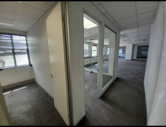 559M² OFFICE TO LET IN BRYANSTON